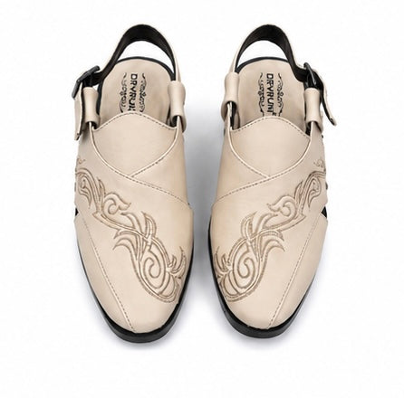 BEAUTIFULLY EMBROIDERED UPPER WITH A REFINED TRADITIONAL TOUCH. IDEAL FOR FESTIVE AND SPECIAL OCCASIONS.