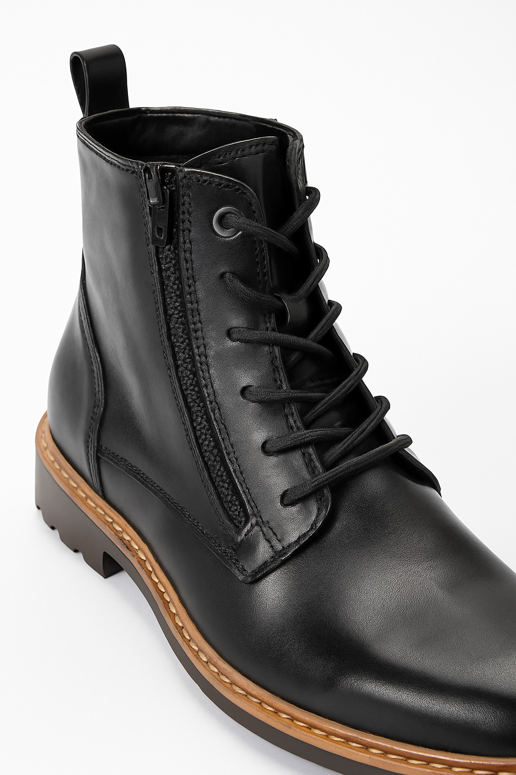 MERCY HIKING BOOTS IN BLACK COLOR