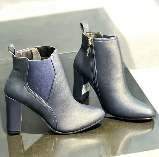 WOMEN'S SHARP NOSE CHELSEA BOOTS