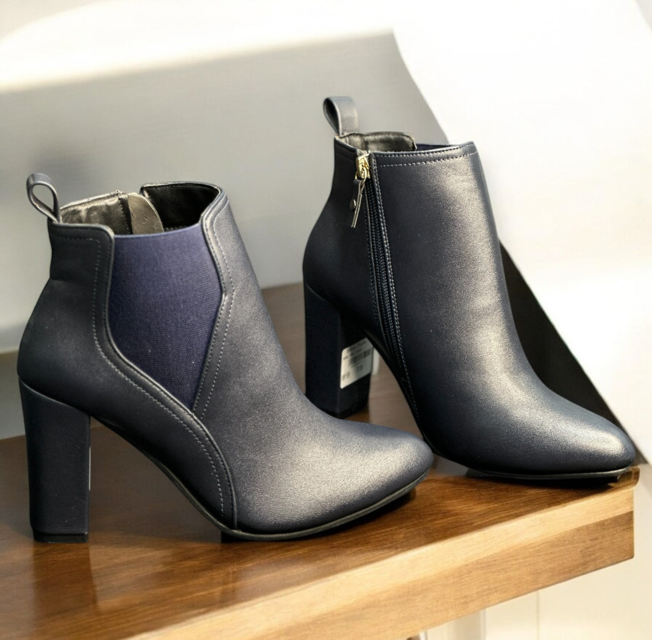 WOMEN'S SHARP NOSE CHELSEA BOOTS