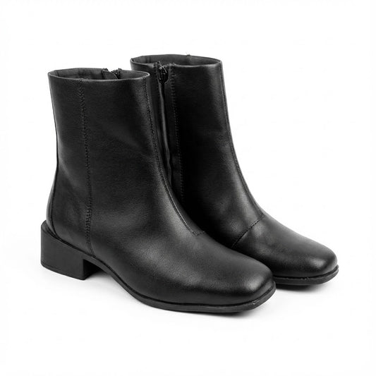 MINIMAL BLOCK-HEEL BLACK BOOTS