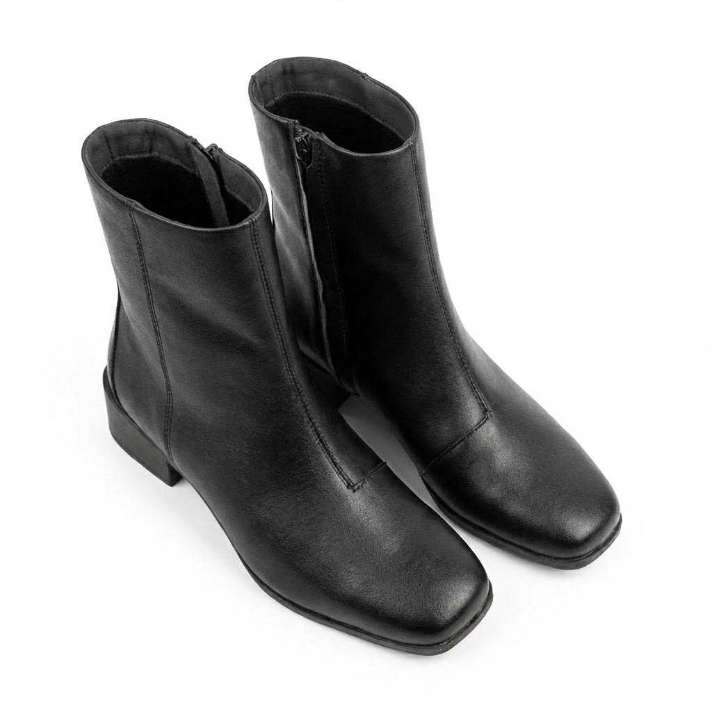 MINIMAL BLOCK-HEEL BLACK BOOTS
